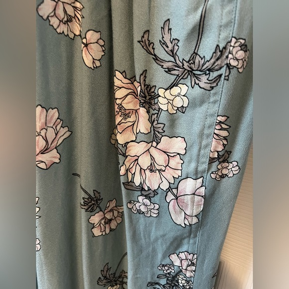 Blue Floral Crepe Wide Leg Overall- Torrid - Sz 0 - Picture 6 of 6